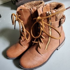 Tan boots, slightly worn, size 5.5